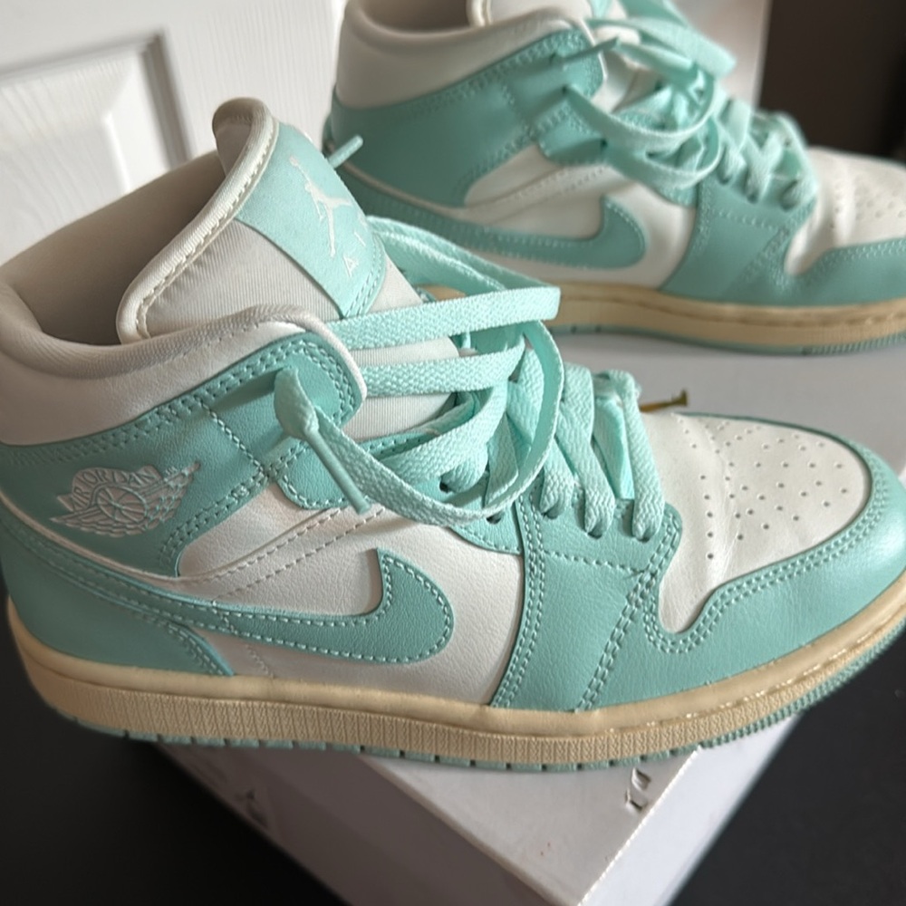 Air Jordan 1 Mid